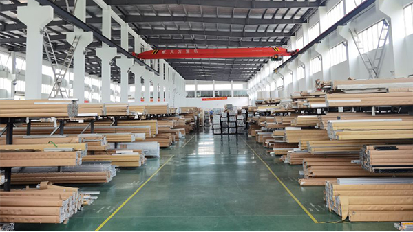 鋁型材價(jià)格持續(xù)上漲時(shí)，該做何選擇？